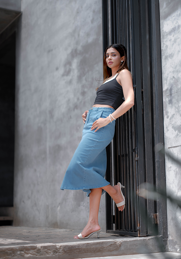 FELICY FRONT SLIT DENIM SKIRT 